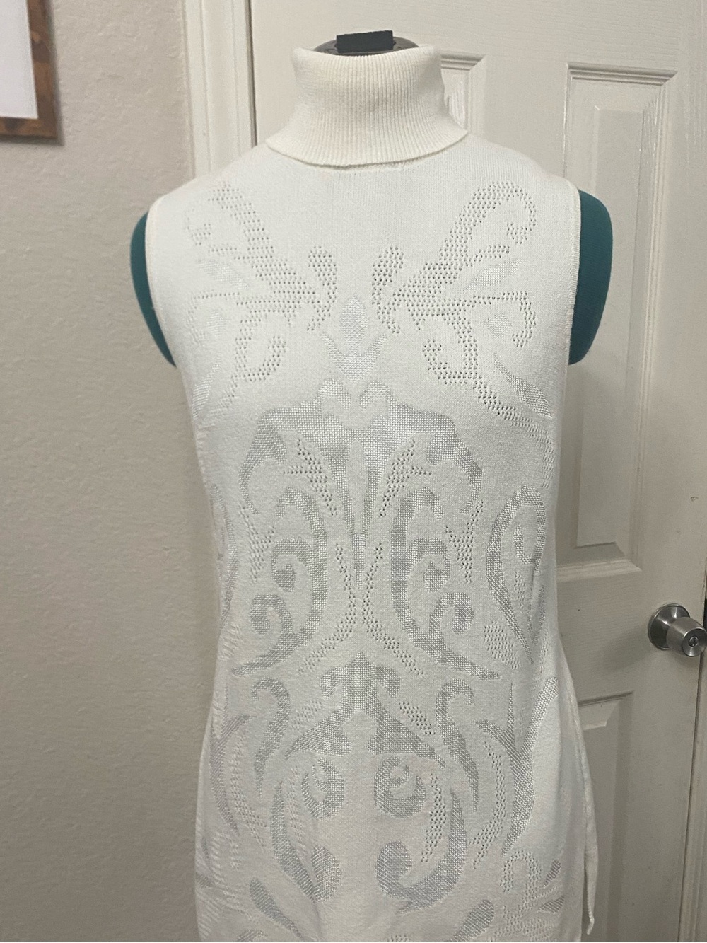 Chico's Women's Ivory Knit Turtleneck Sleeveless Metallic Accent Sweater 2